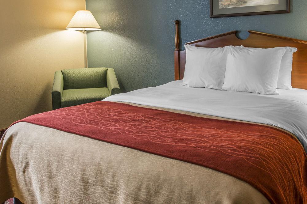 Quality Inn Upper Sandusky Bagian luar foto