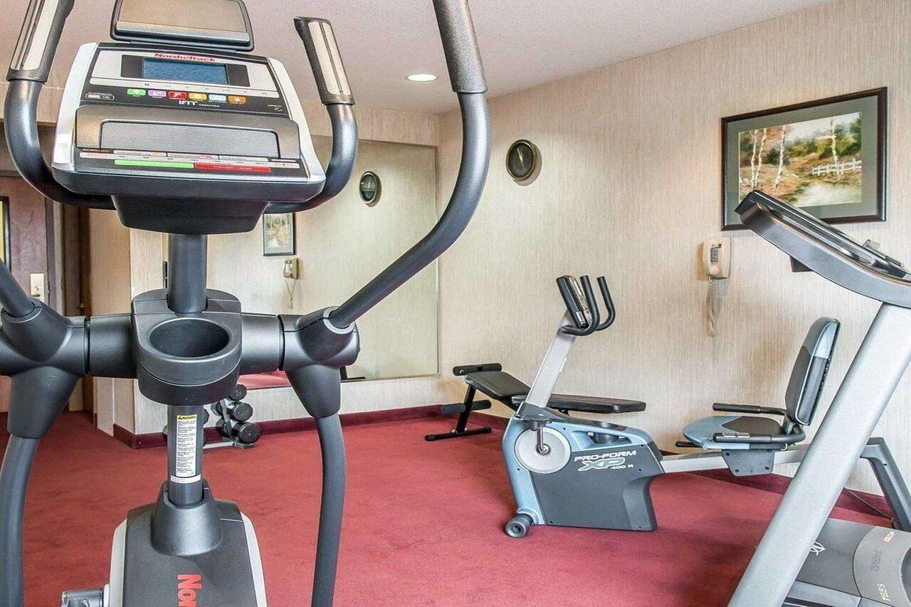 Quality Inn Upper Sandusky Bagian luar foto