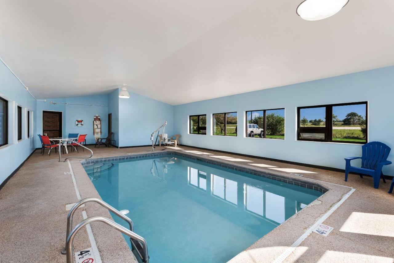 Quality Inn Upper Sandusky Bagian luar foto