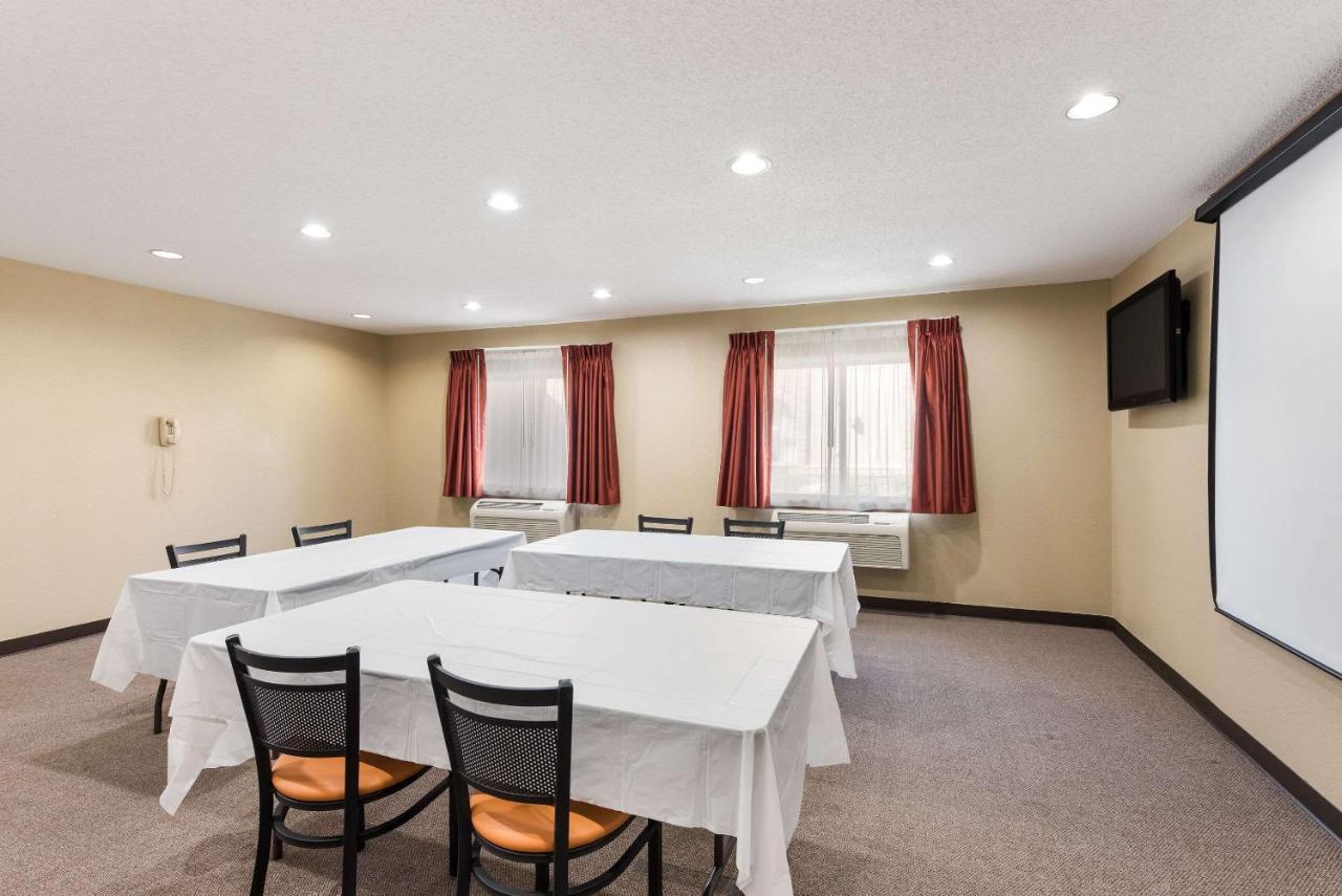 Quality Inn Upper Sandusky Bagian luar foto