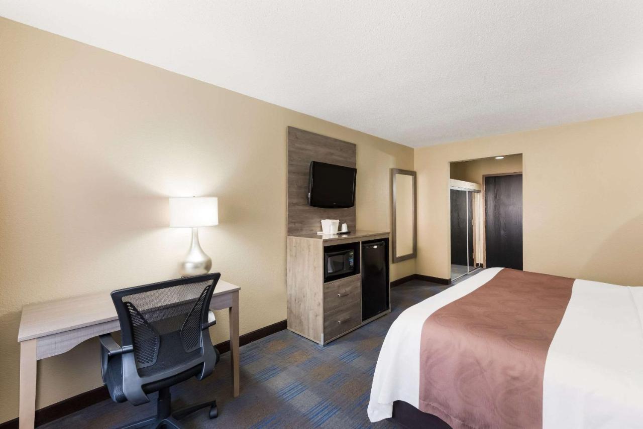 Quality Inn Upper Sandusky Bagian luar foto