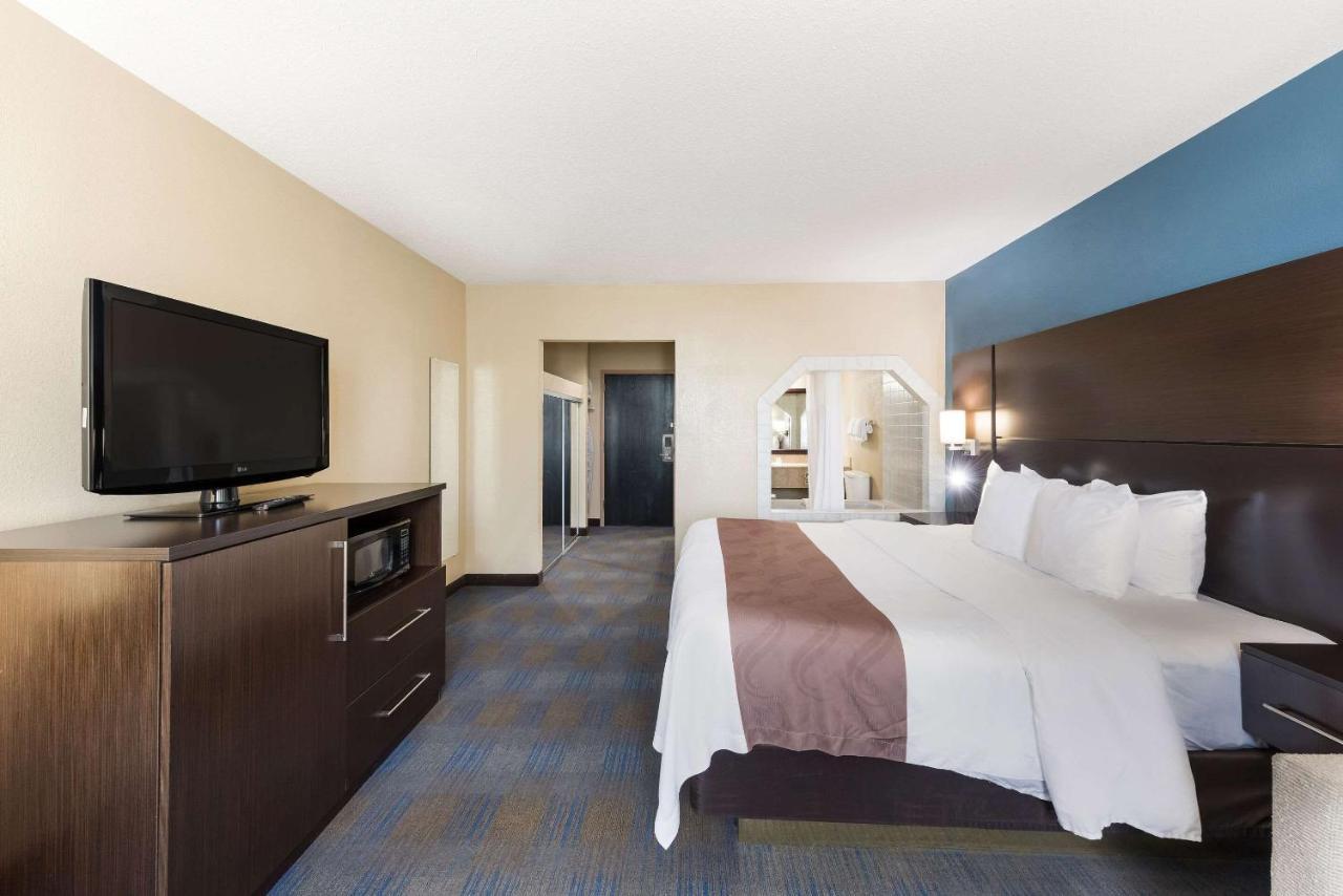 Quality Inn Upper Sandusky Bagian luar foto