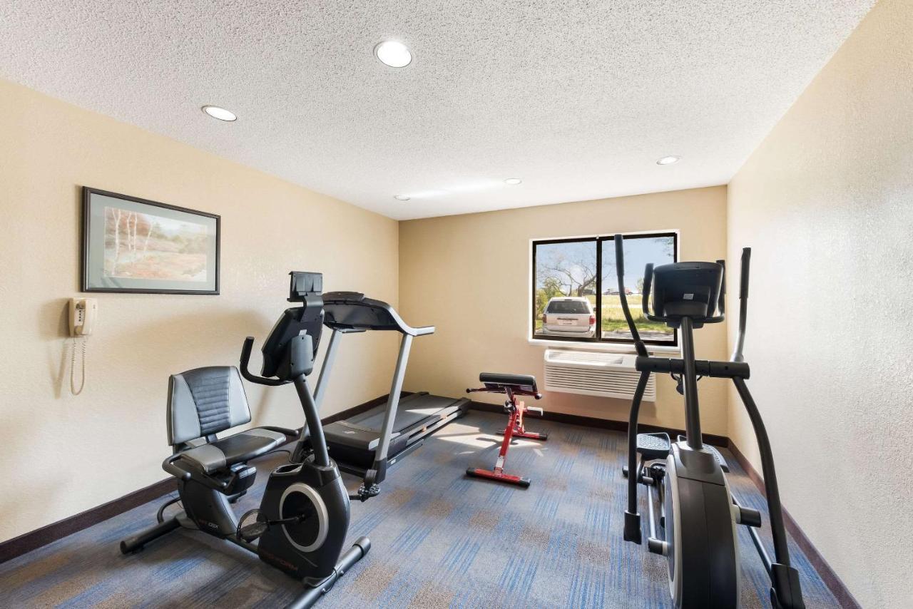 Quality Inn Upper Sandusky Bagian luar foto