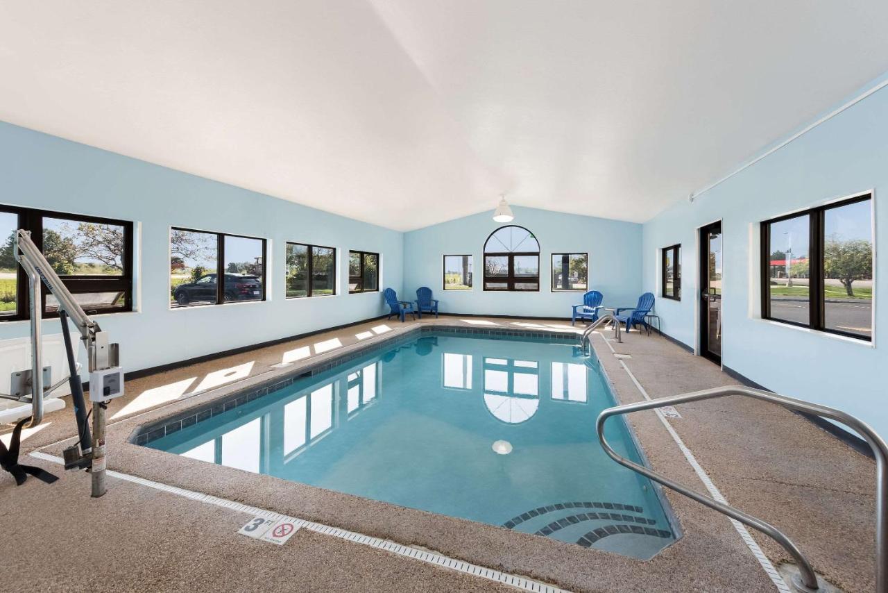 Quality Inn Upper Sandusky Bagian luar foto