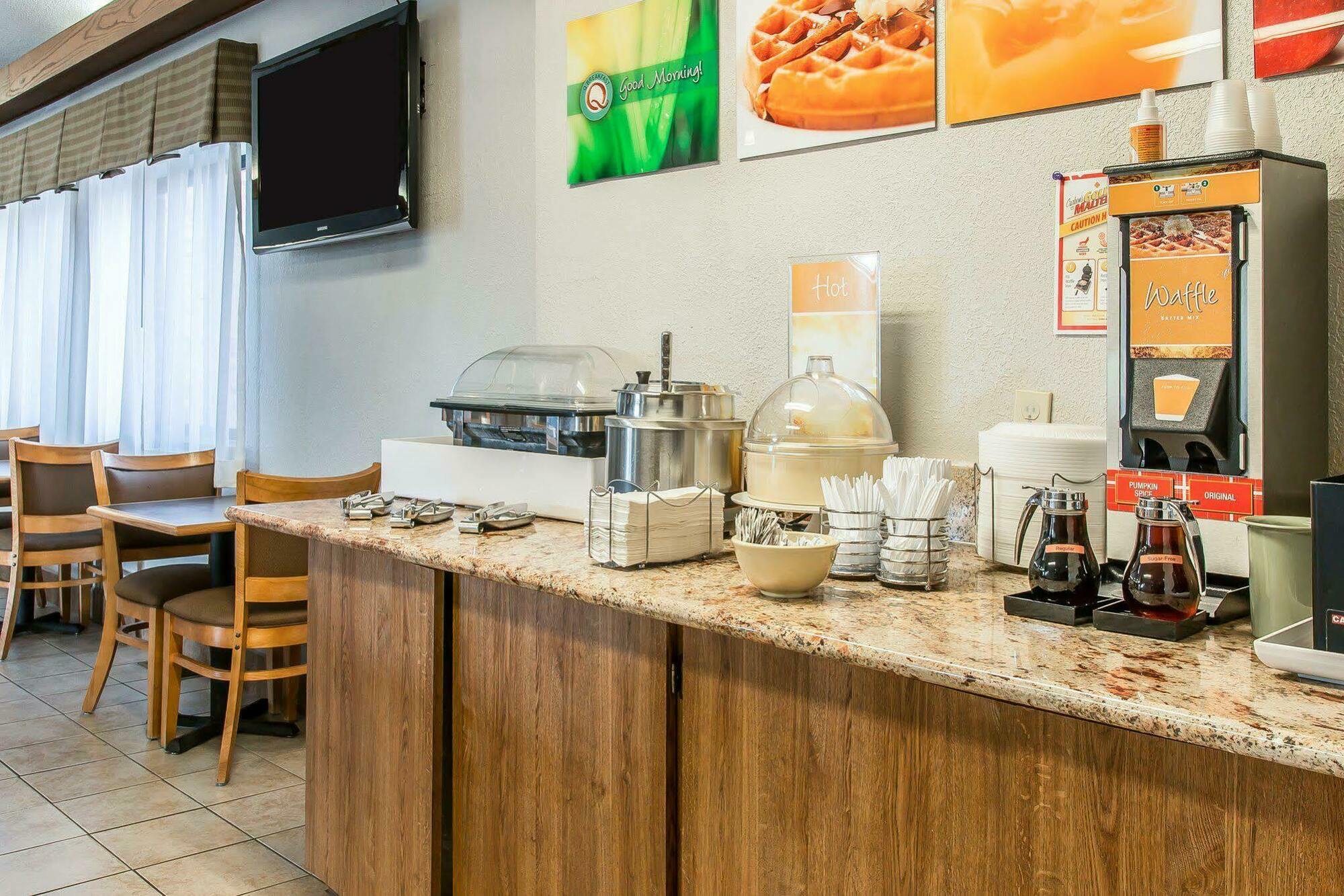 Quality Inn Upper Sandusky Bagian luar foto