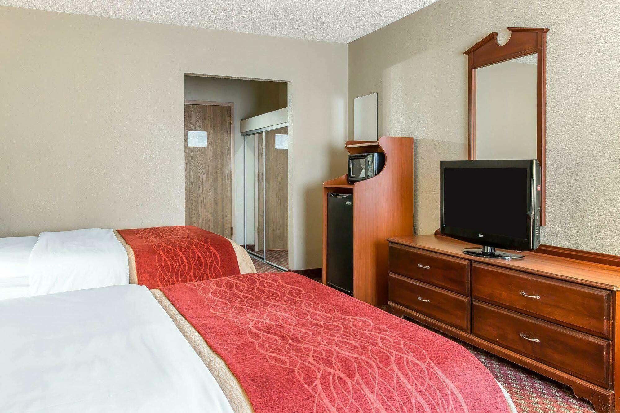 Quality Inn Upper Sandusky Bagian luar foto