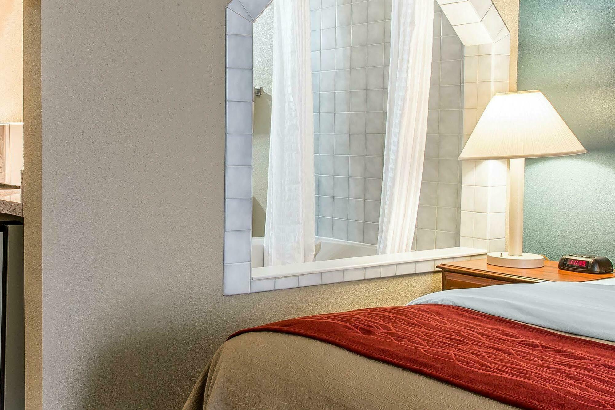 Quality Inn Upper Sandusky Bagian luar foto