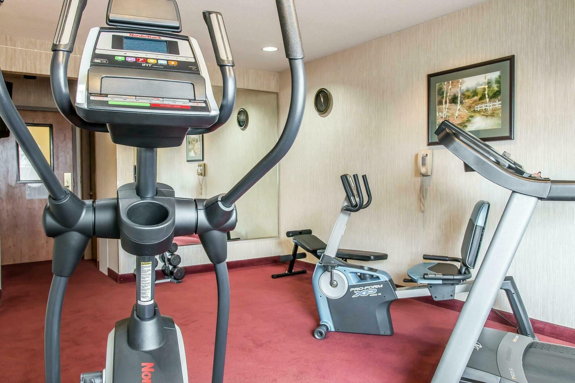 Quality Inn Upper Sandusky Bagian luar foto