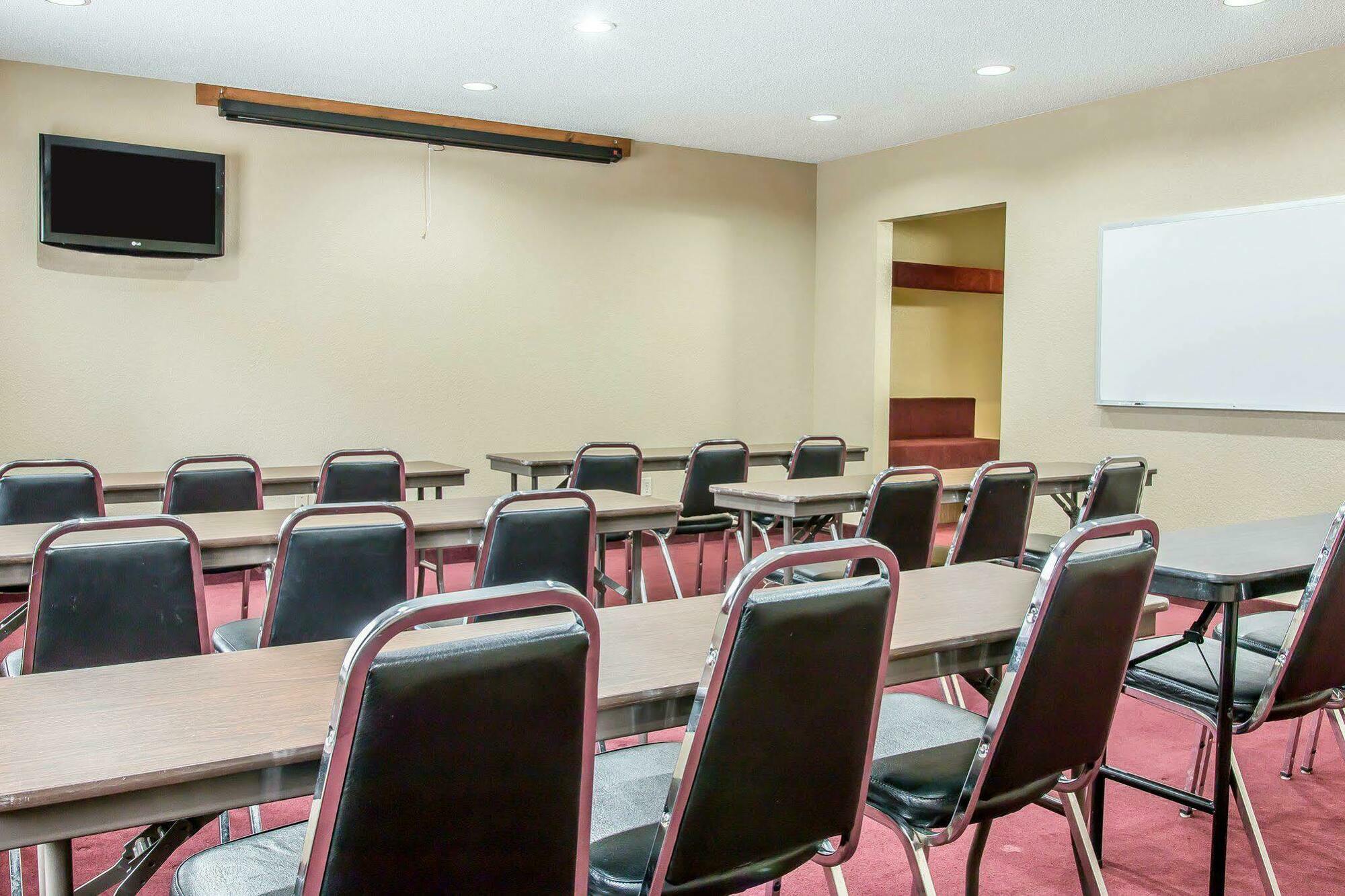 Quality Inn Upper Sandusky Bagian luar foto